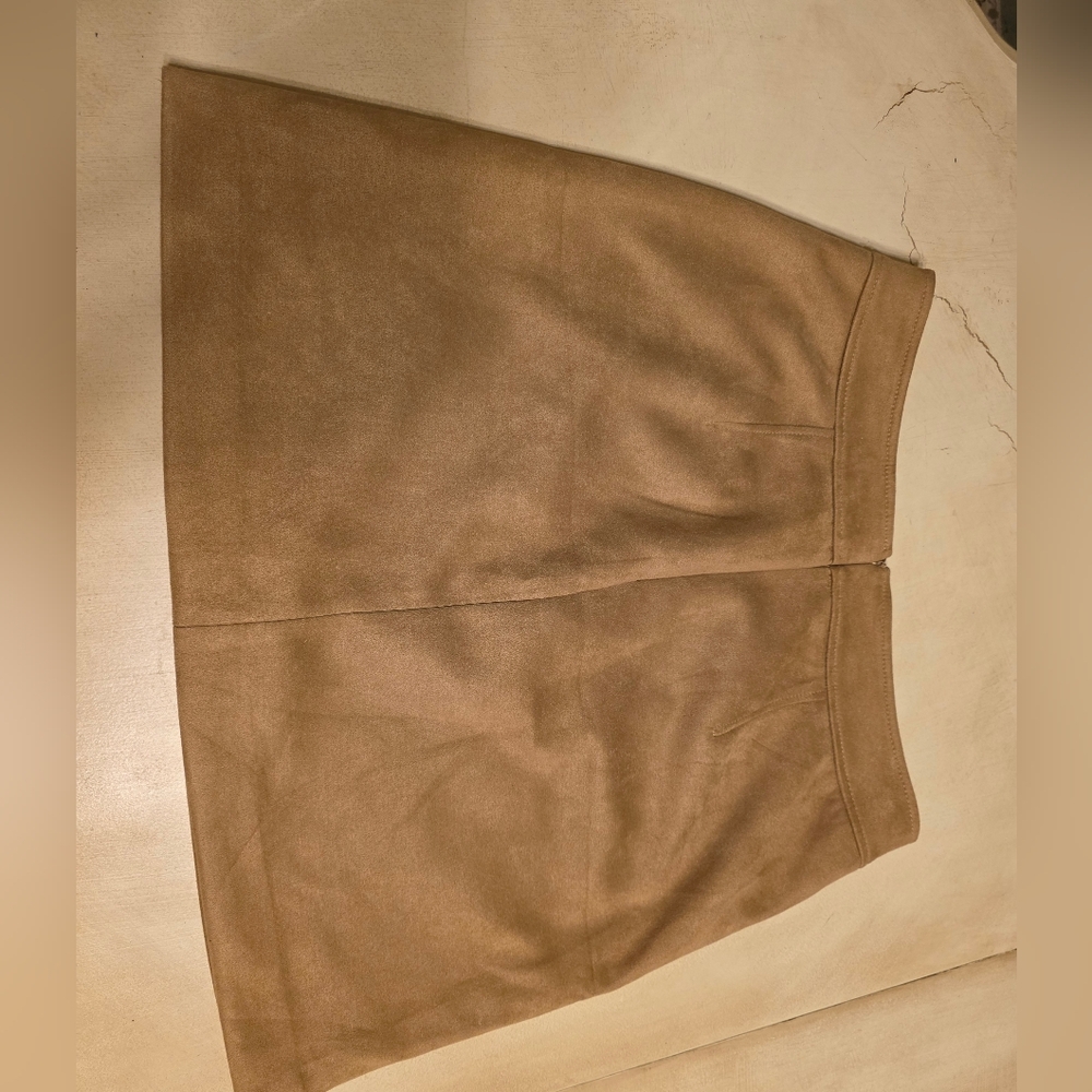 LOFT Faux Suede Mini Skirt Tan/Khaki Size 10 A-Line Pockets - Picture 3 of 8